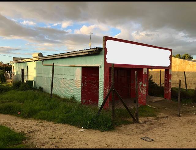 140M² BUILDING FOR SALE IN OUDEKRAAL